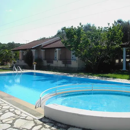 Nikos Appartement *